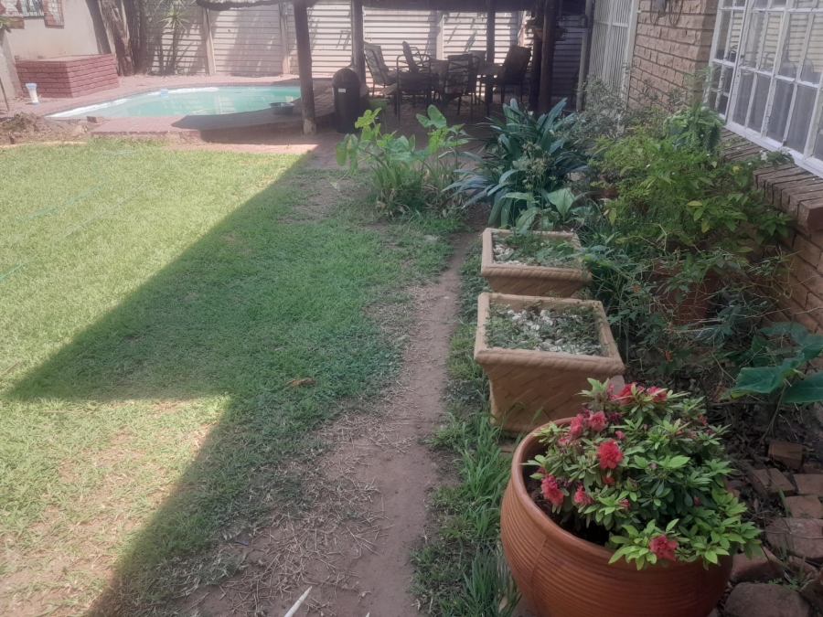 5 Bedroom Property for Sale in Heuwelsig North West